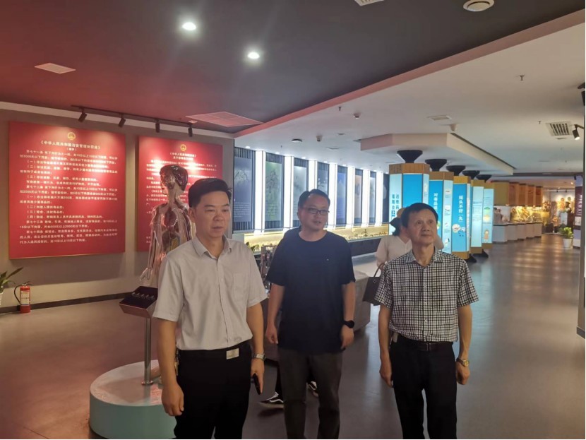 益陽市僑聯參觀市禁毒教育基地