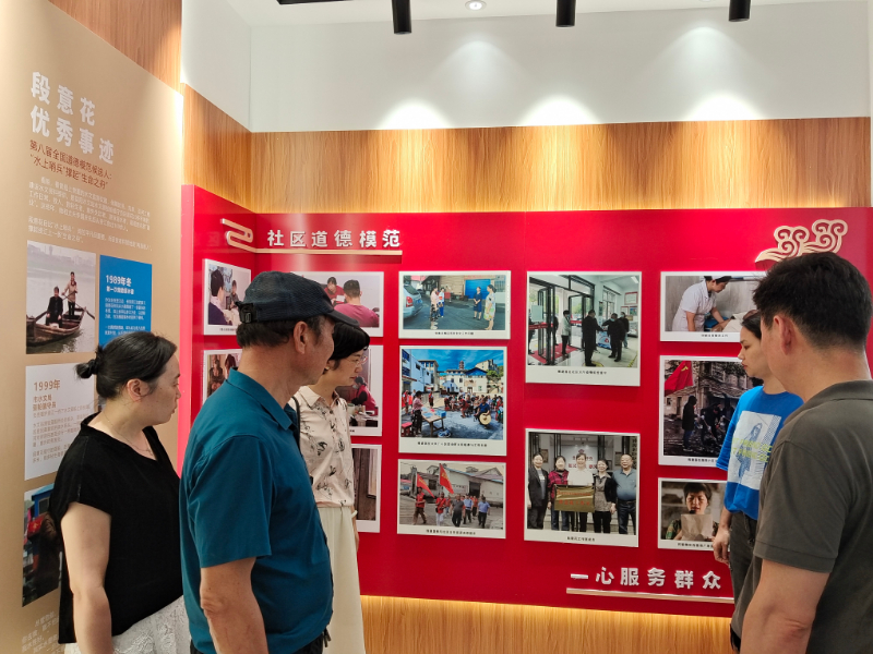 8月23日，市僑聯赴全國道德模范段意花工作室參觀學習